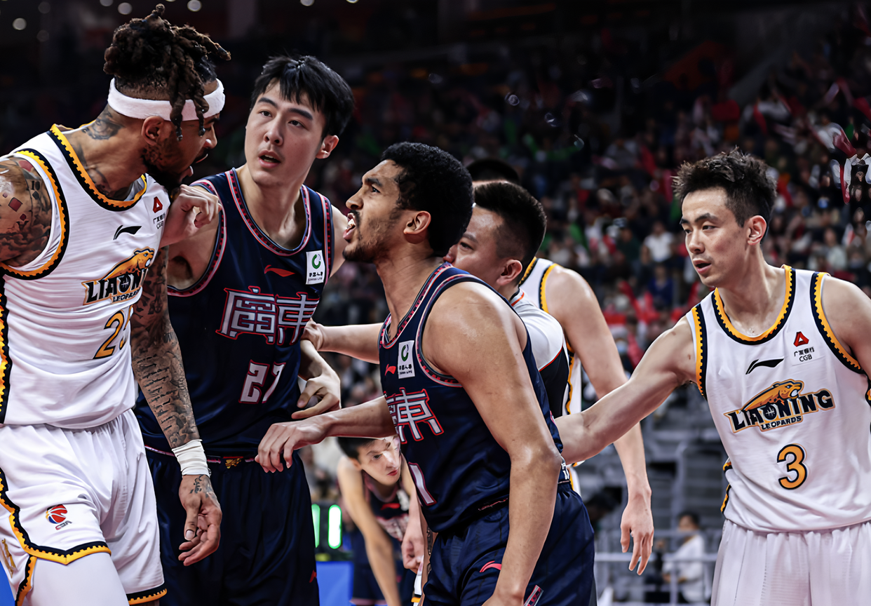 ayx体育官方网站-里程碑夜密尔沃基雄鹿篮板制胜，CBA季后赛集结日刷纪录，质疑声仍在，赛程密集仍需轮换的简单介绍