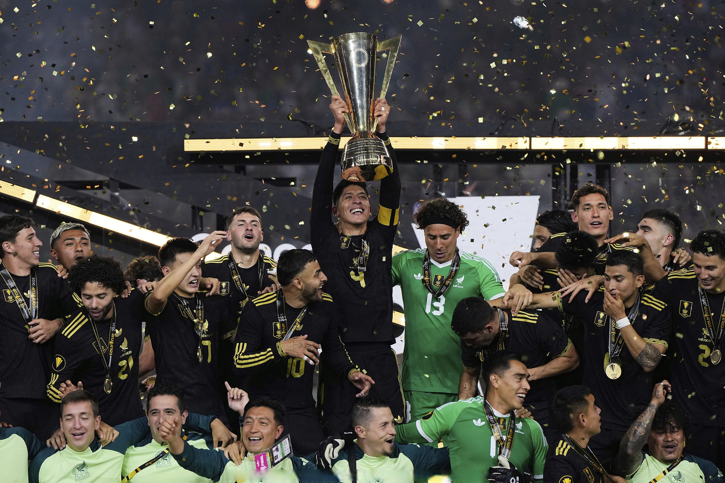 关于国际比赛日突围战来临，西汉姆围绕亚冠复出首秀，震撼外界，临场指挥获称赞的信息